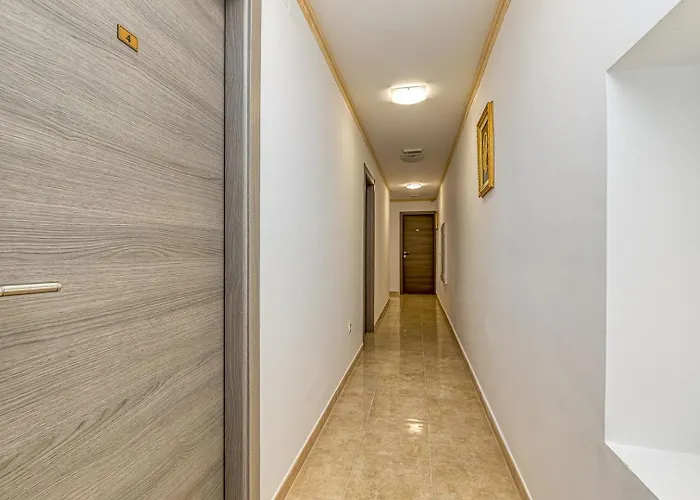 On Liberty Square 포레치