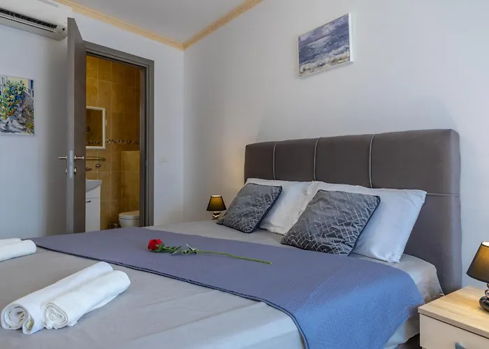 On Liberty Square 포레치